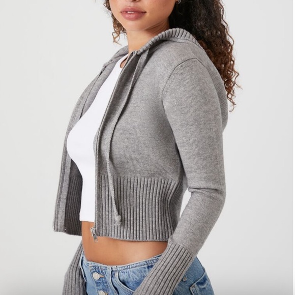 Forever 21 Cropped Grey Knitted Zip Up Sweater - Picture 2 of 7
